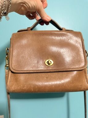 Vintage Coach Station Bag British Tan Leather Turnlock Crossbody USA 1990s